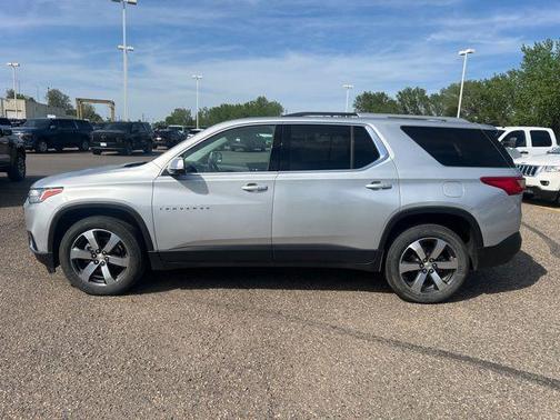 Silver Ice Metallic 2018 Chevrolet Traverse LT Leather