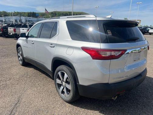 Silver Ice Metallic 2018 Chevrolet Traverse LT Leather