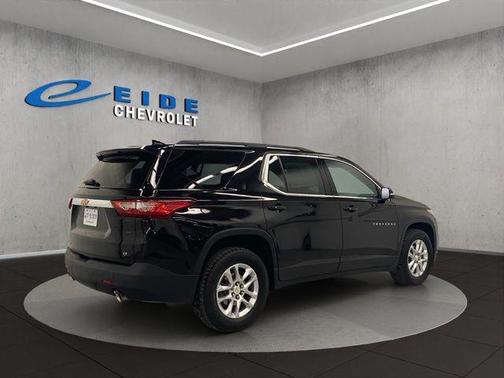 Mosaic Black Metallic 2019 Chevrolet Traverse LT Cloth
