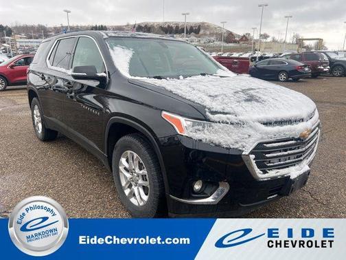 Mosaic Black Metallic 2019 Chevrolet Traverse LT Cloth