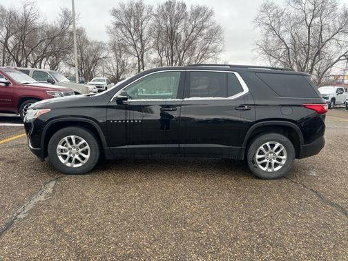 Mosaic Black Metallic 2019 Chevrolet Traverse LT Cloth