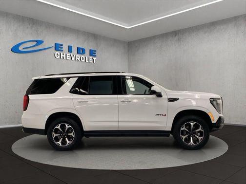 Summit White 2025 GMC Yukon AT4 4WD