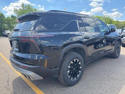 Mosaic Black Metallic 2025 Chevrolet Traverse Z71