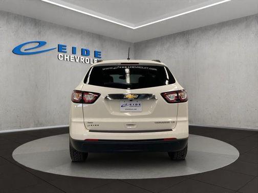 White 2015 Chevrolet Traverse LS