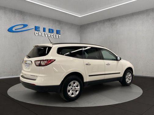 White 2015 Chevrolet Traverse LS