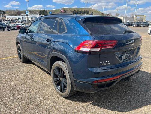 Blue Metallic 2023 Volkswagen Atlas Cross Sport 3.6L V6 SEL R-Line