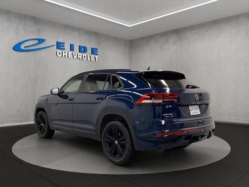 Blue Metallic 2023 Volkswagen Atlas Cross Sport 3.6L V6 SEL R-Line