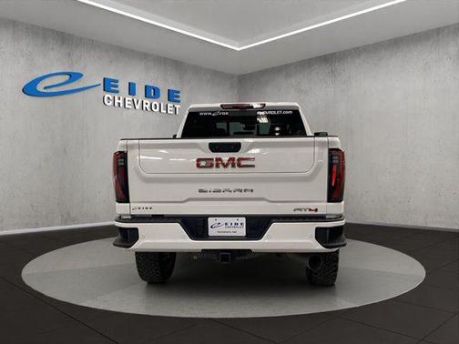 Summit White 2024 GMC Sierra 2500 AT4