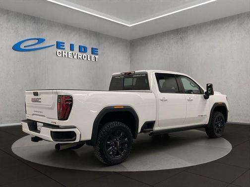 Summit White 2024 GMC Sierra 2500 AT4