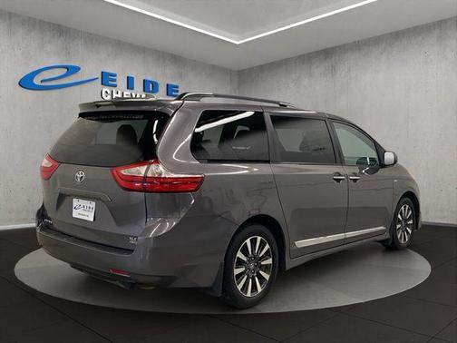2018 Toyota Sienna XLE