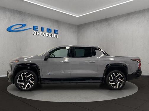 2025 Chevrolet Silverado EV RST