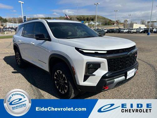 Iridescent Pearl Tricoat 2024 Chevrolet Traverse AWD Z71
