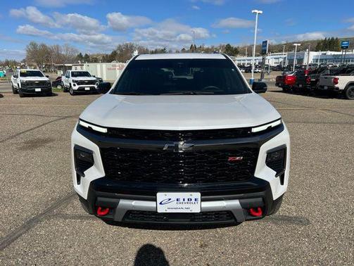 Iridescent Pearl Tricoat 2024 Chevrolet Traverse AWD Z71