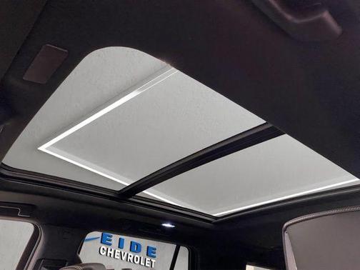 Onyx Black 2025 GMC Yukon AT4 Ultimate 4WD