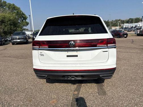 Platinum Gray Metallic 2024 Volkswagen Atlas 2.0T SE w/Technology 4MOTION