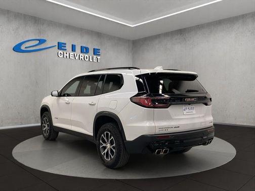 White 2024 GMC Acadia AT4