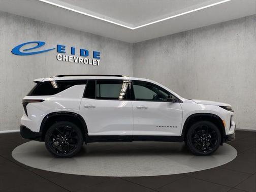 Polar White 2026 Chevrolet Traverse RS