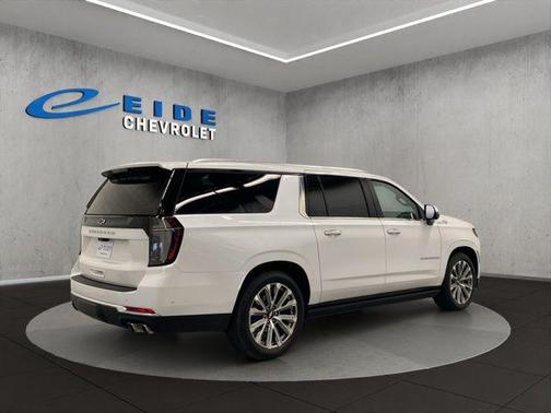 Iridescent Pearl Tricoat 2025 Chevrolet Suburban High Country