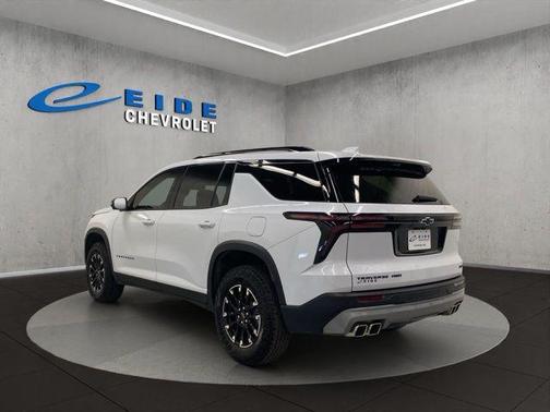 Polar White Tricoat 2026 Chevrolet Traverse Z71