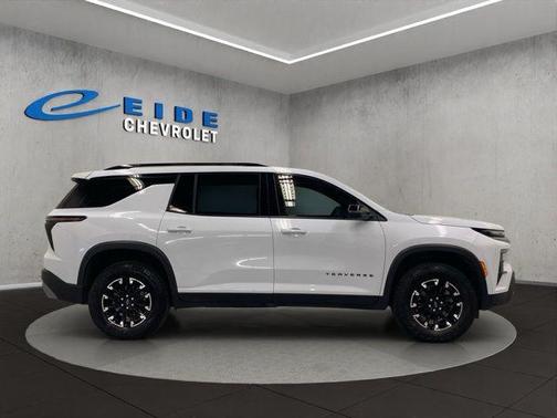 Polar White Tricoat 2026 Chevrolet Traverse Z71