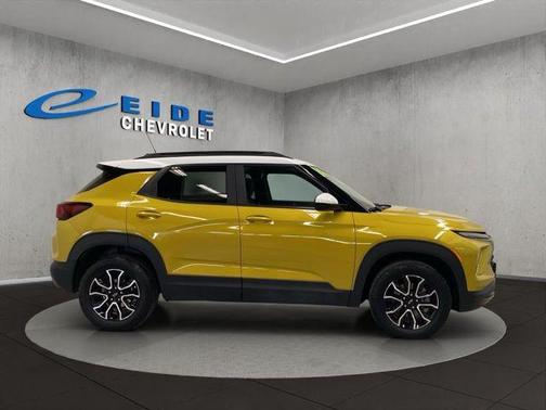 Nitro Yellow Metallic 2024 Chevrolet Trailblazer ACTIV