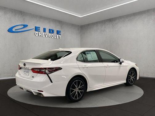 Ice Cap 2023 Toyota Camry SE