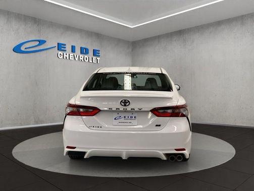 Ice Cap 2023 Toyota Camry SE