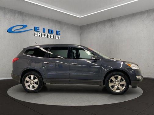 Cyber Gray Metallic 2012 Chevrolet Traverse LT