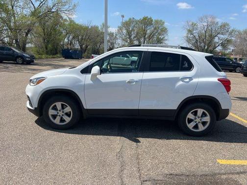 Summit White 2019 Chevrolet Trax LT