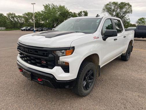 Summit White 2024 Chevrolet Silverado 1500 Custom Trail Boss