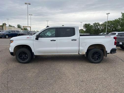 Summit White 2024 Chevrolet Silverado 1500 Custom Trail Boss