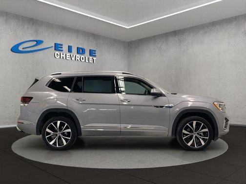 Silver Mist Metallic 2024 Volkswagen Atlas 2.0T SEL Premium R-Line 4MOTION