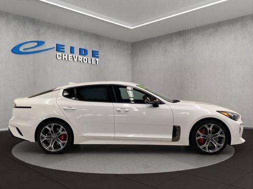 Snow White Pearl 2021 Kia Stinger GT