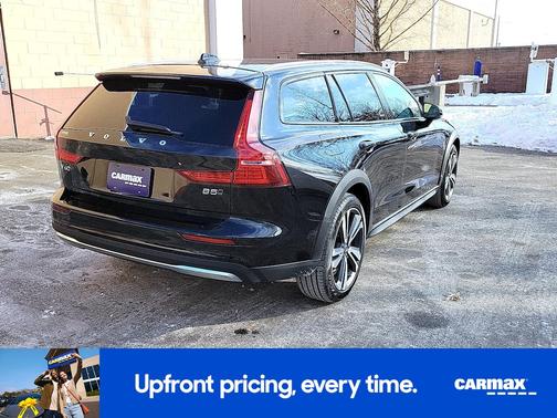 2025 Volvo V60 Cross Country B5 Plus