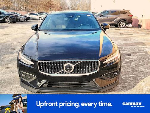 2025 Volvo V60 Cross Country B5 Plus