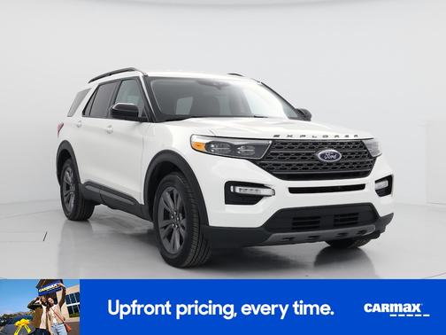 White 2023 Ford Explorer XLT