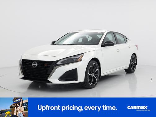 White 2023 Nissan Altima SR
