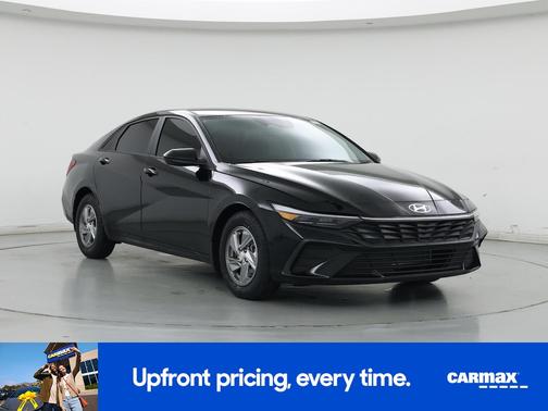 Black 2024 Hyundai ELANTRA SE