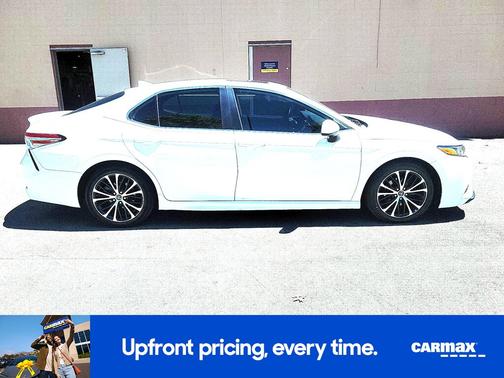 White 2020 Toyota Camry SE