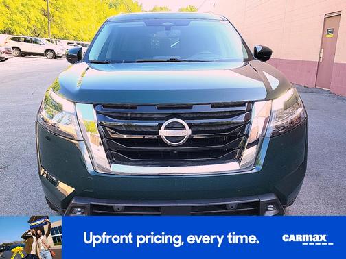 Green 2022 Nissan Pathfinder Platinum