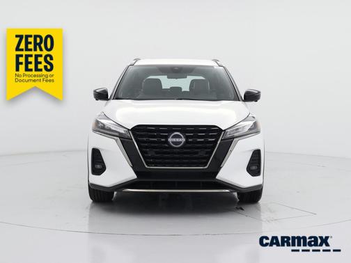 White 2023 Nissan Kicks SR