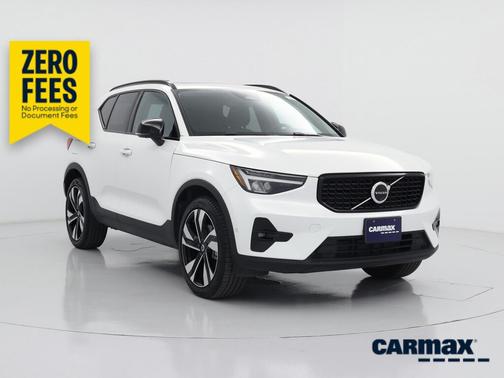 White 2025 Volvo XC40 B5 Plus Dark Theme