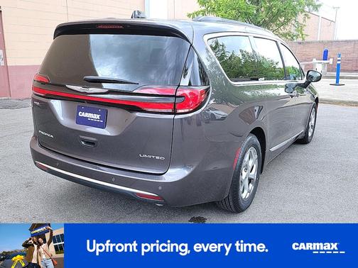 Gray 2023 Chrysler Pacifica Limited