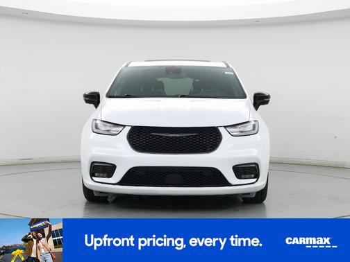White 2023 Chrysler Pacifica Hybrid Limited