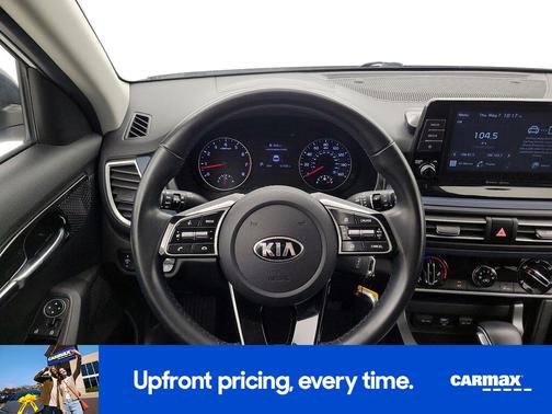 White 2021 Kia Seltos S