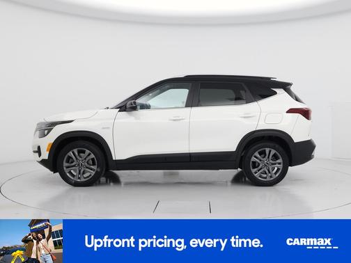 White 2021 Kia Seltos S