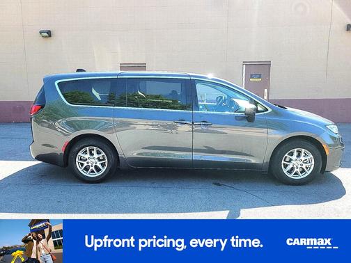 Gray 2023 Chrysler Pacifica Touring L