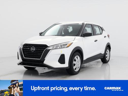 White 2023 Nissan Kicks S