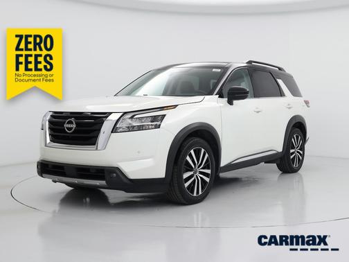 White 2023 Nissan Pathfinder Platinum