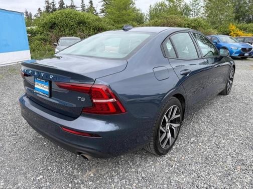 Blue 2020 Volvo S60 T5 Momentum